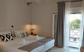 Nikkos Apartments